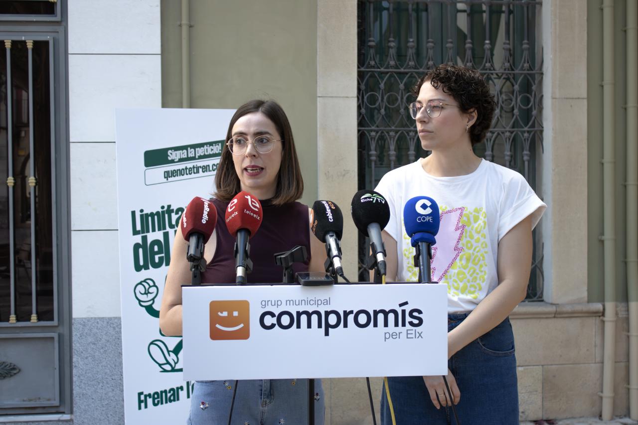 La portavoz del grupo municipal de Elx, Esther Díez, y la portavoz adjunta en les Corts, Aitana Mas.