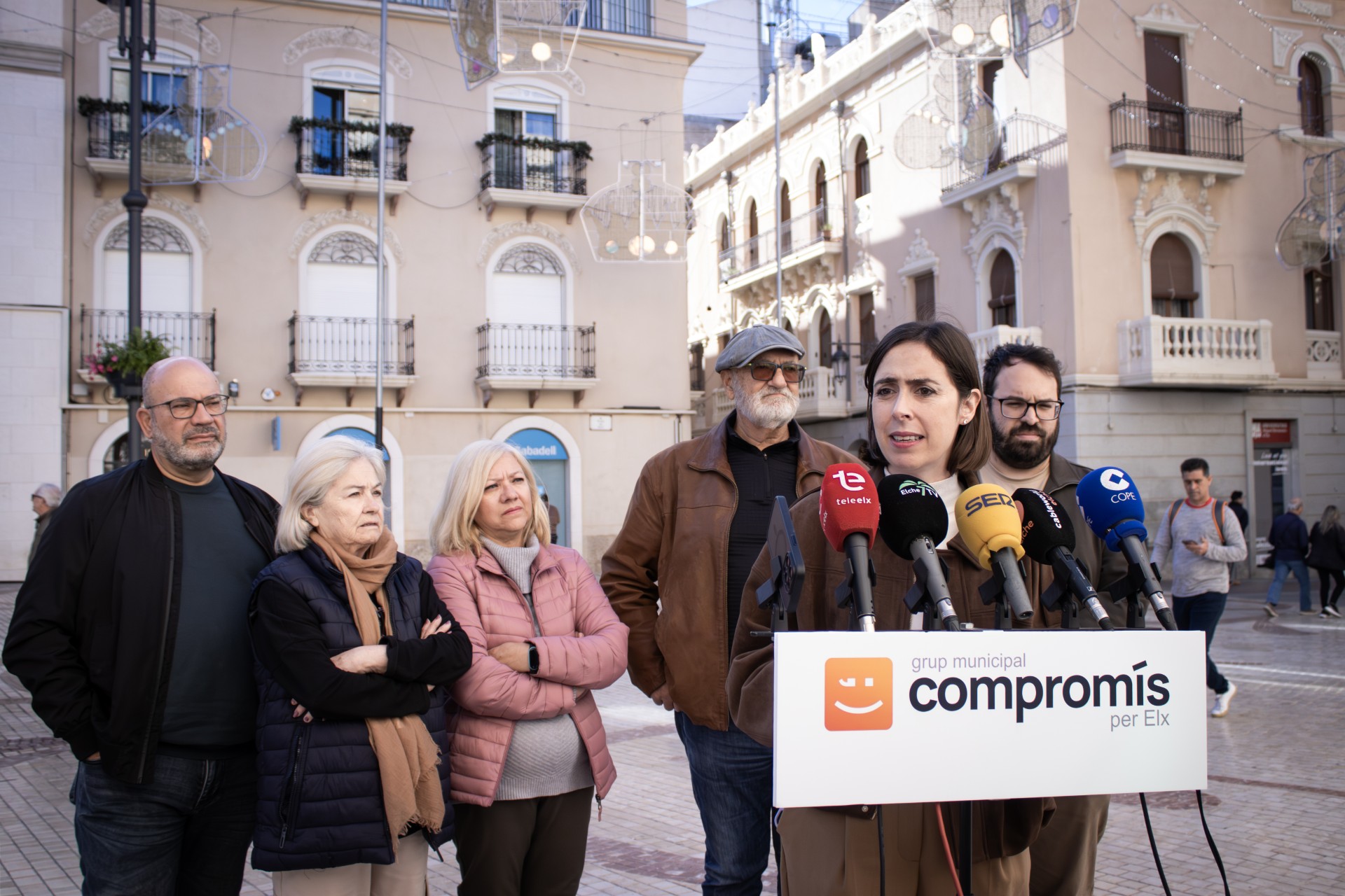 Felip Sànchez, Gabriela Grau, María Melgar, Vicent Ripoll y Víctor Moreno, vocales de Compromís en las Juntas de Distrito y Esther Díez, portavoz del Grupo Municipal de Compromís