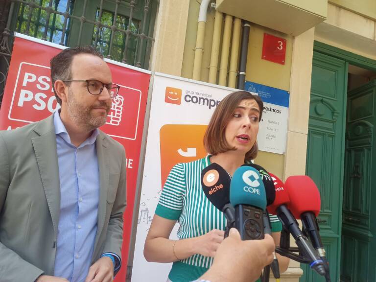 Los portavoces de los grupos municipales de PSOE y Compromís, Héctor Díez y Esther Díez.