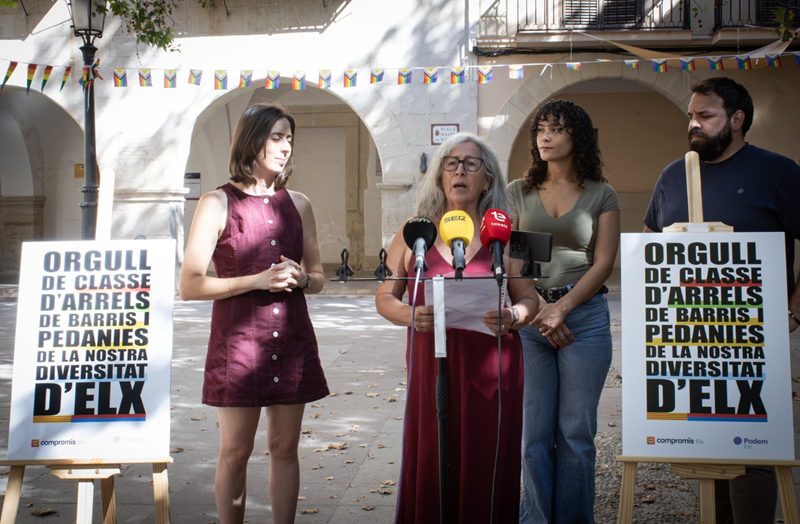 La portavoz del grupo municipal Compromís per Elx,Esther Díez, la secretaria de feminismos y LGTBIQA+ de Podem Elx, Tonyi Macià, la secretaría local de Més, Míriam Hurtado y el portavoz de Iniciativa Elx, Víctor Moreno.